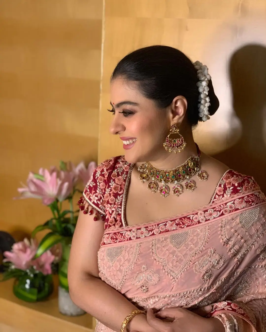 KAJOL DEVGAN PHOTOS IN PINK SAREE RED BLOUSE